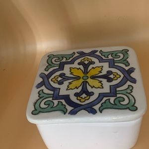 Small Box Cross Flower Style